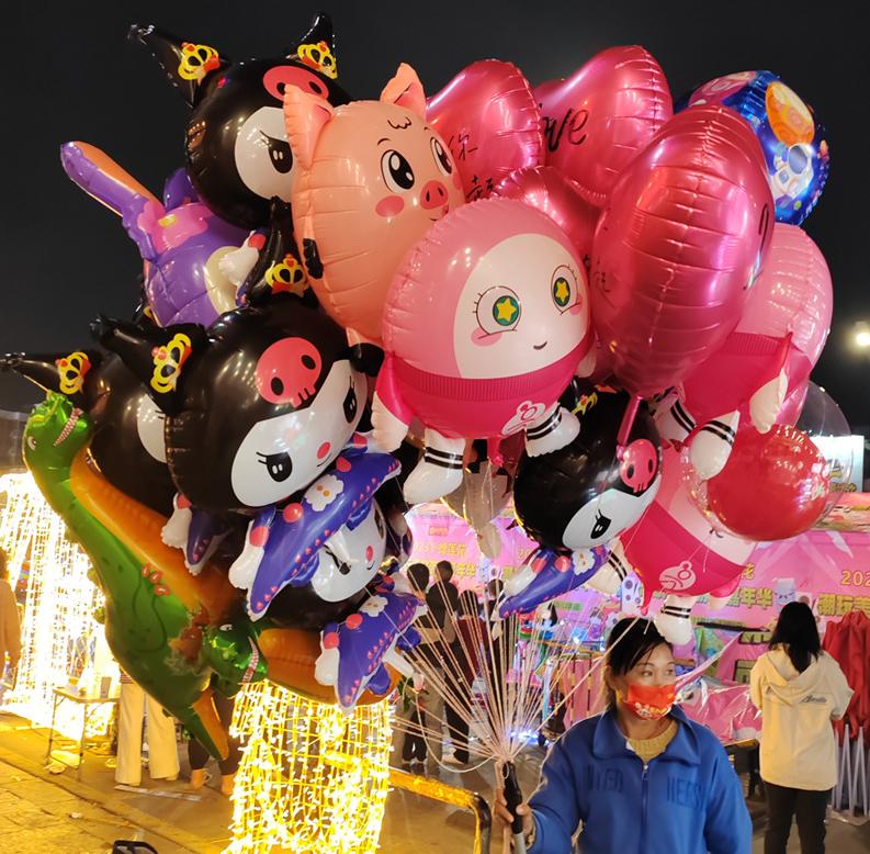 Bakit hindi lumipad ang mga balloon ng foil matapos na mapalaki?