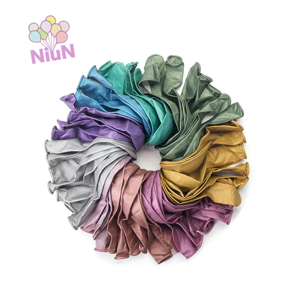 Metallic latex balloon